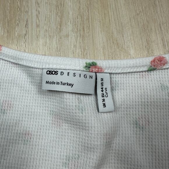 ASOS Design White Strawberry Floral Print Crop Top Short Sleeve V Neck Y2K 12 - Picture 4 of 10